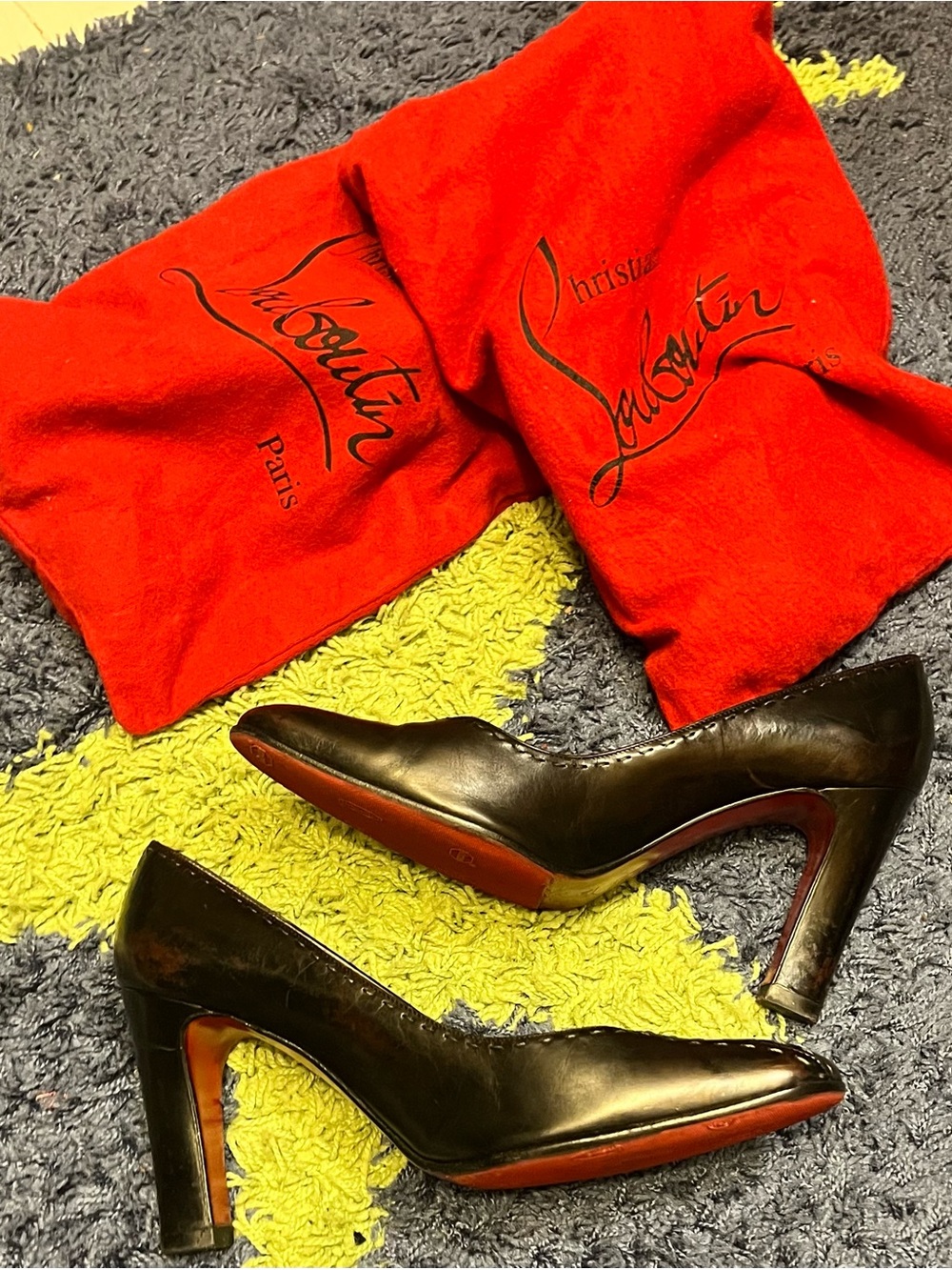 Christian Louboutin - Picture 4 of 4